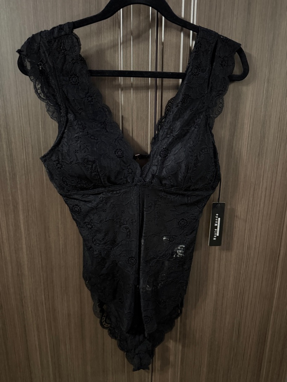 Haute Monde Black and White Branded Label